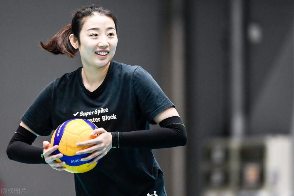 美女扣逼喷水